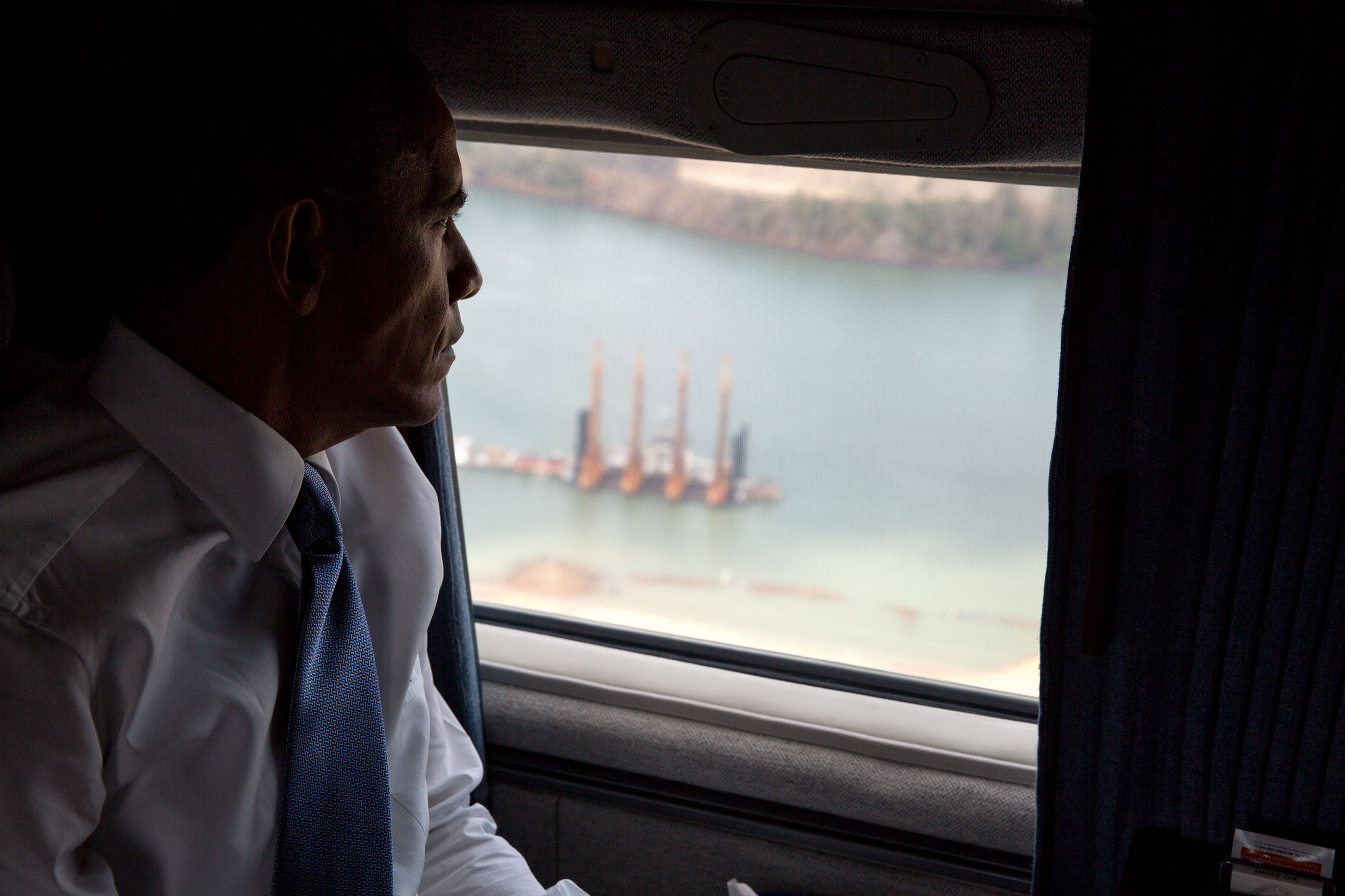 President Obama views the Panama Canal from Marine One. (Official White House Photo by Pete Souza)