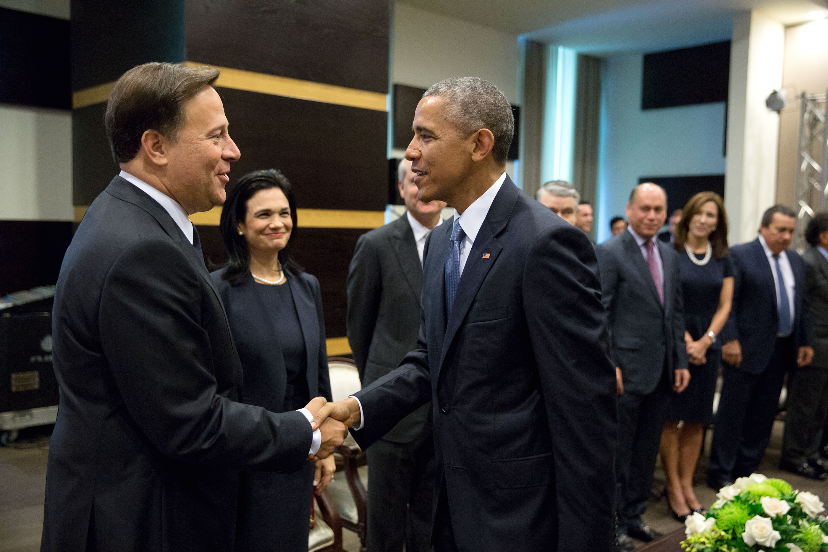 President Obama greets President Juan Carlos Varela of Panama, the host of the Summit of the Americas, before their bilateral meeting. (Official White House Photo by Pete Souza)