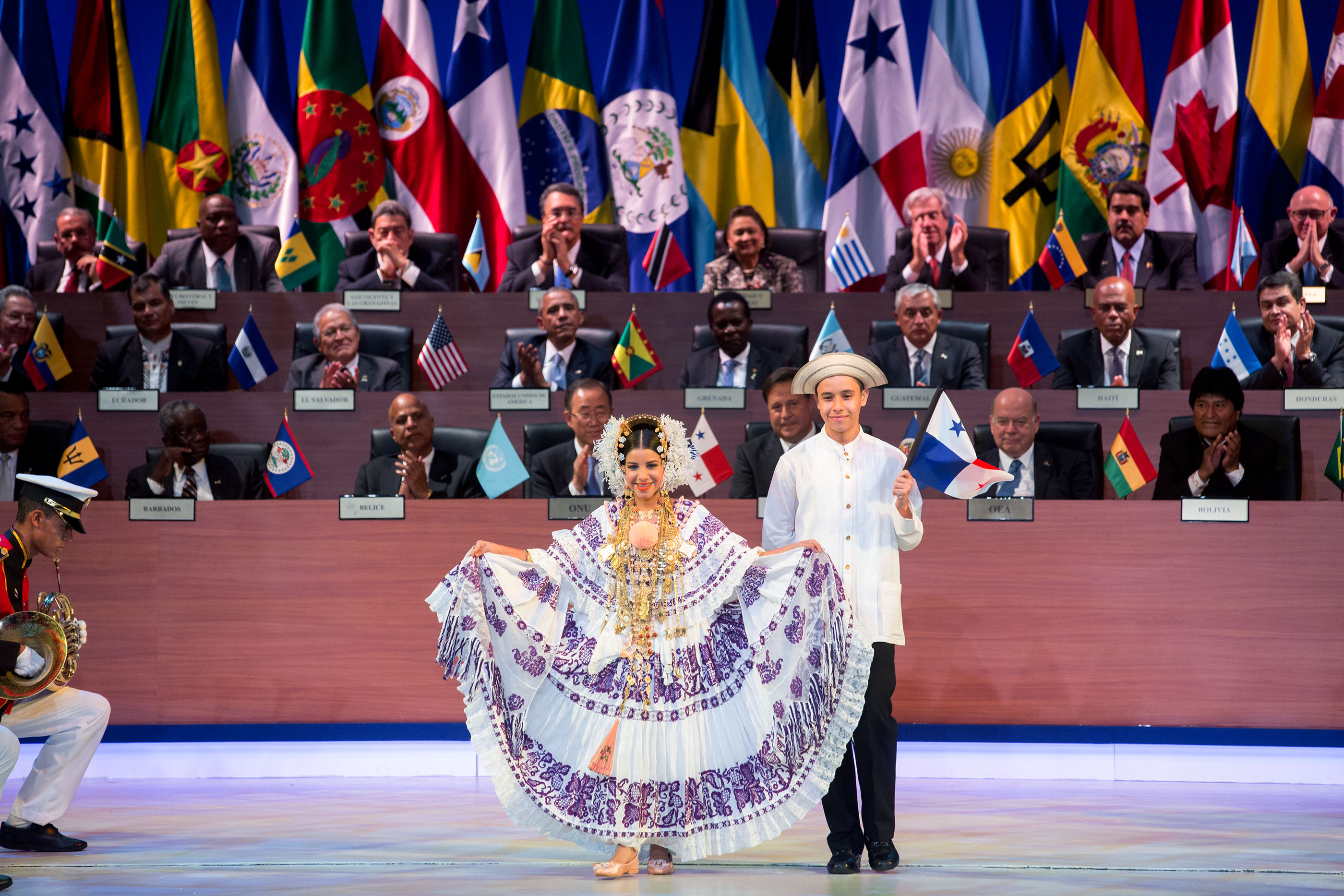 President Obama applauds at the conclusion of the inauguration ceremony prior to the Summit of the Americas. (Official White House Photo by Amanda Lucidon)