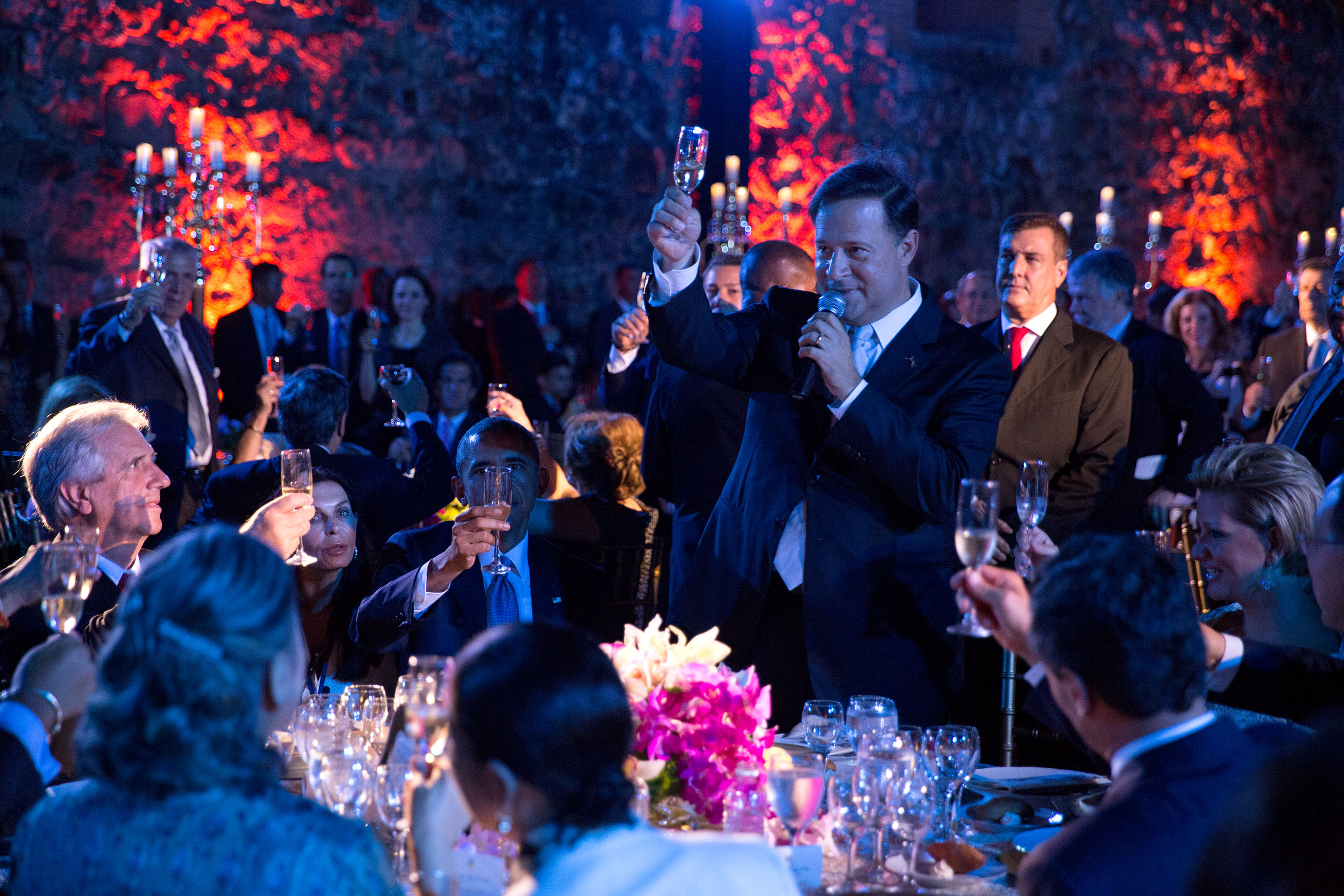 President Varela offers a toast at the Summit of the Americas leaders dinner at Panama Viejo. (Official White House Photo by Pete Souza)