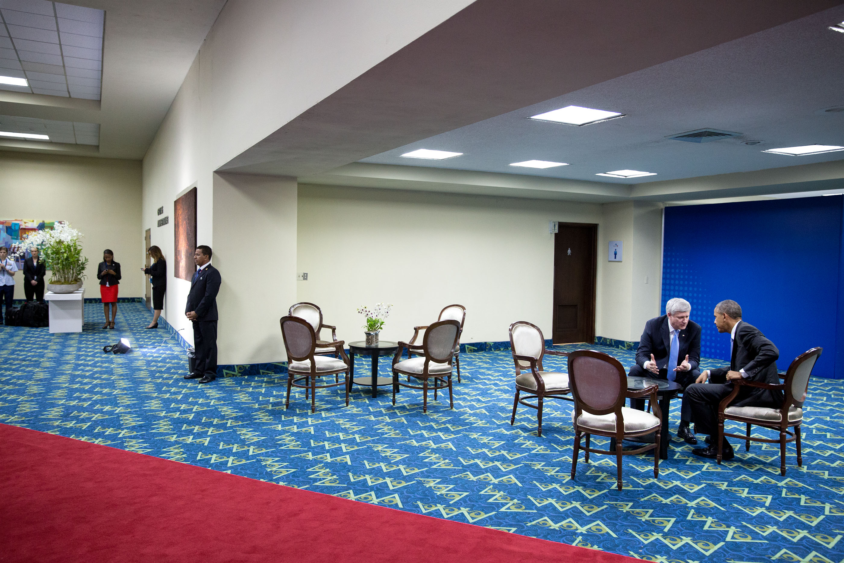 President Obama talks with Prime Minister Stephen Harper of Canada. (Official White House Photo by Pete Souza)