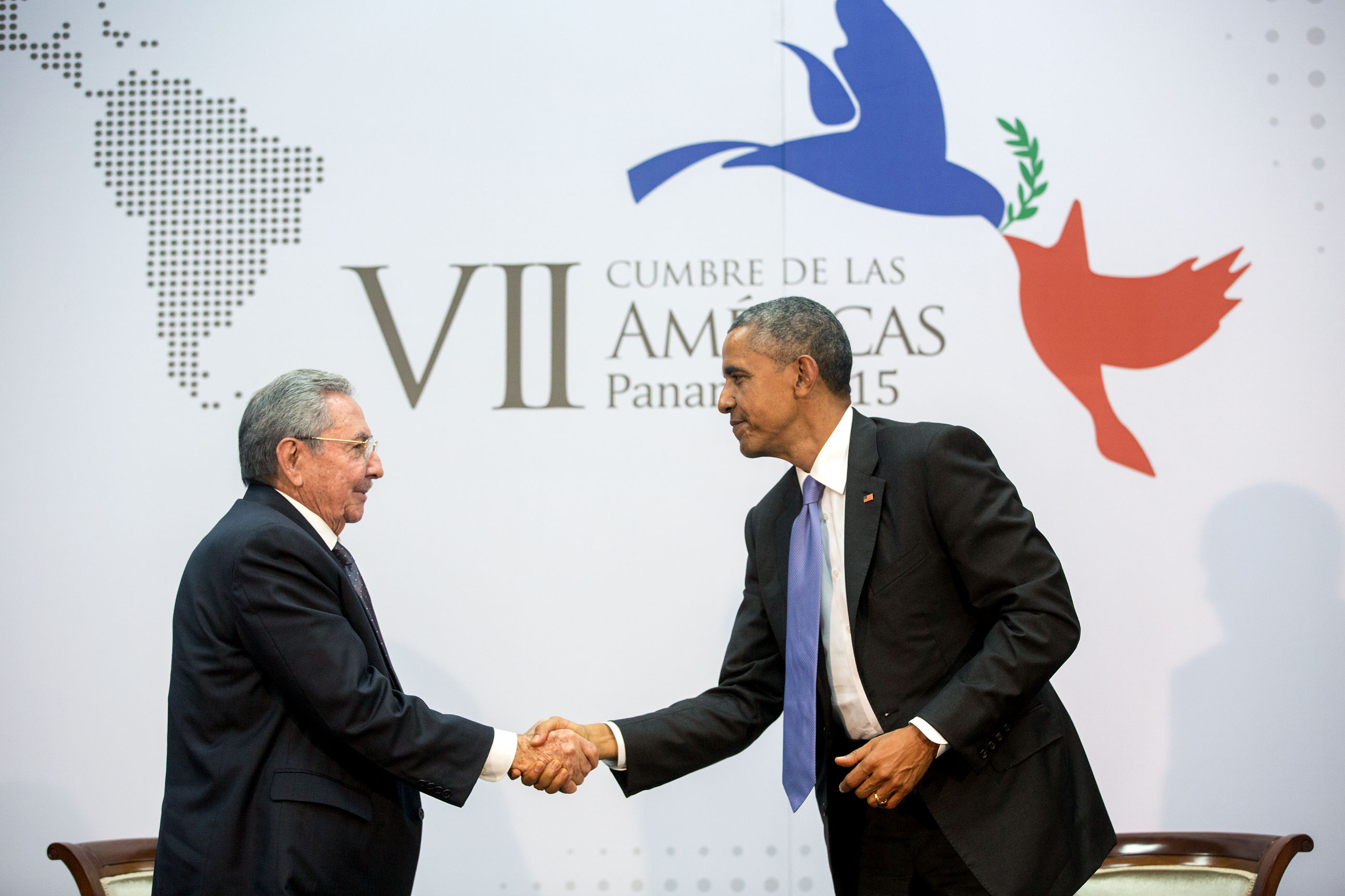 President Obama greets President Raul Castro of Cuba before their bilateral meeting. (Official White House Photo by Amanda Lucidon)