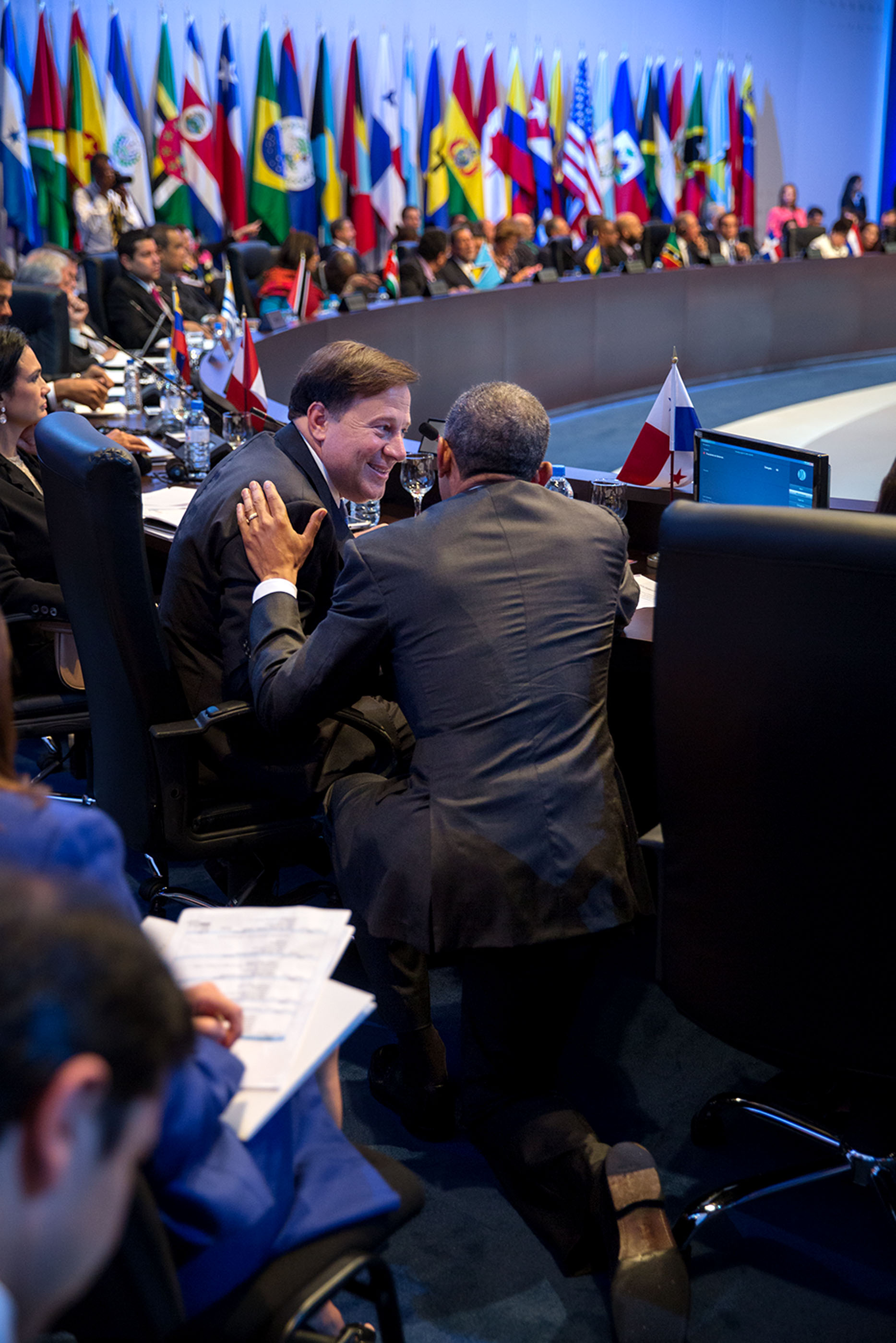 President Obama thanks President Varela for hosting the Summit. (Official White House Photo by Pete Souza)