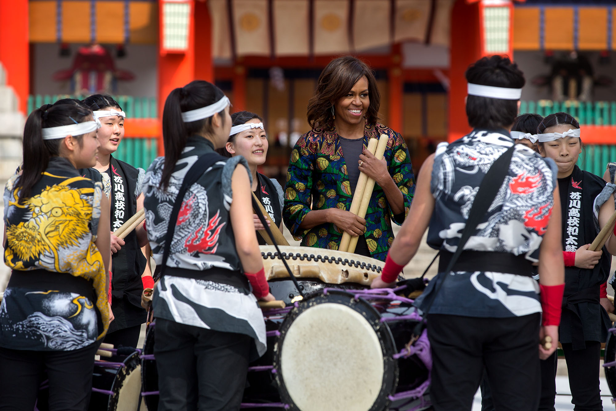 The First Lady talks with Taiko drummers. (Official White House Photo by Amanda Lucidon)