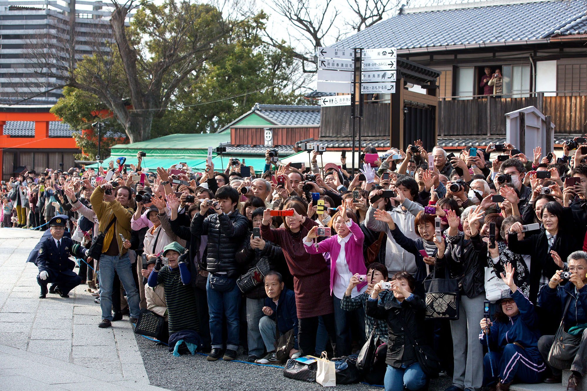 Bystanders watch as the First Lady departs the shrine. (Official White House Photo by Amanda Lucidon)