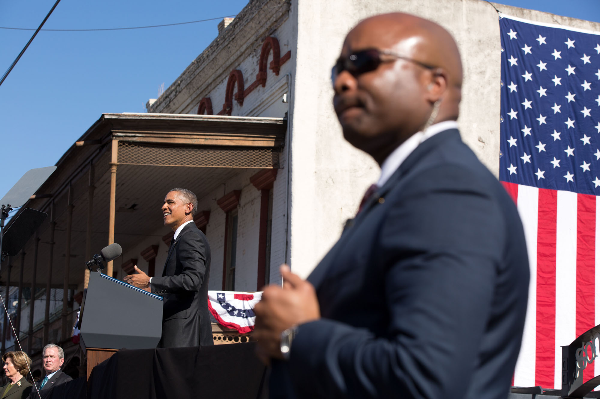 A Secret Service officer stands post as the President speaks. (Official White House Photo by Pete Souza)