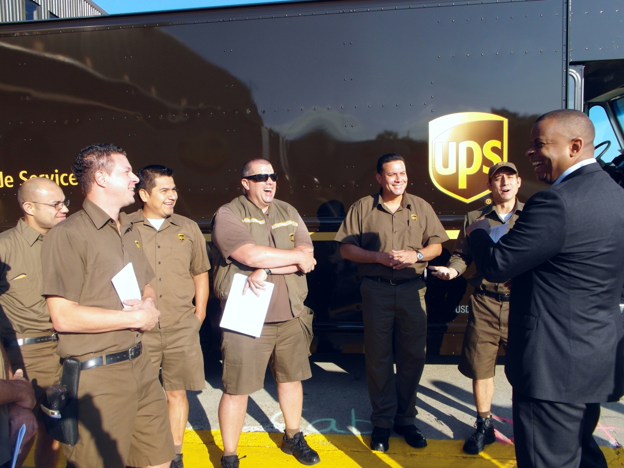 Secretary Anthony Foxx meets with UPS staff (2)