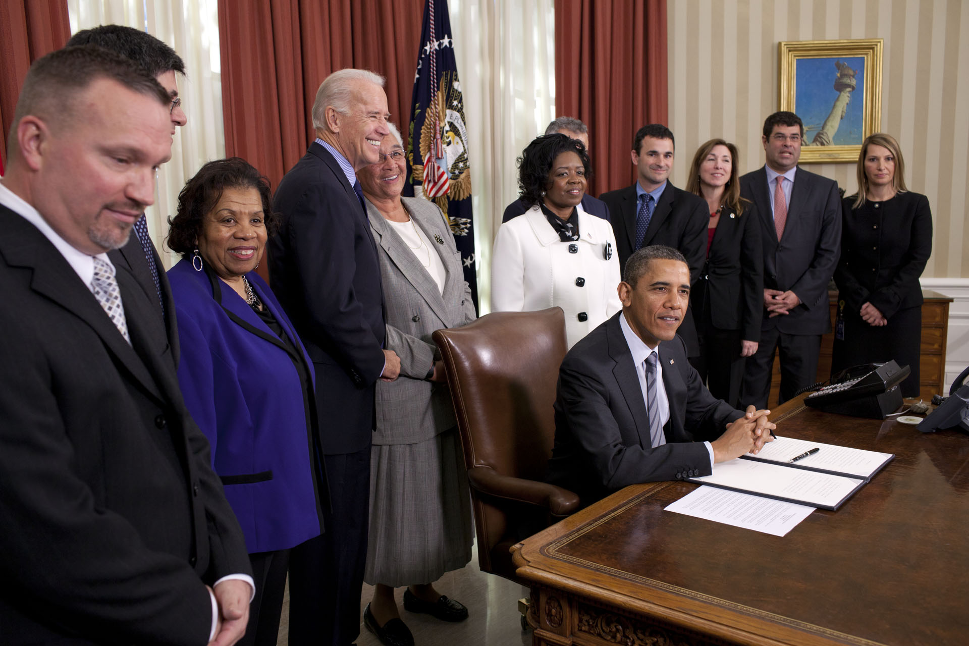 20111109 POTUS Signing