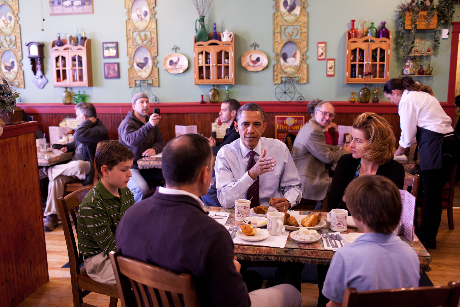 20111122 POTUS coffee table 