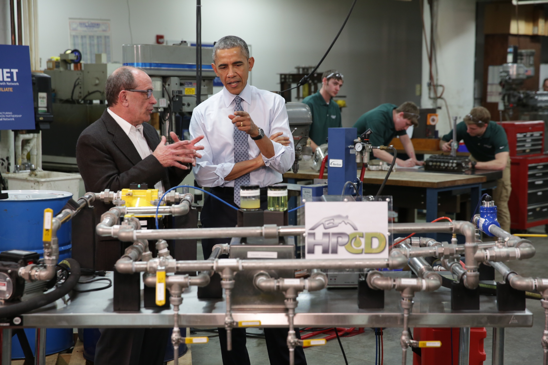 President Obama tours the MAGNET Innovation Center at Cleveland State University 