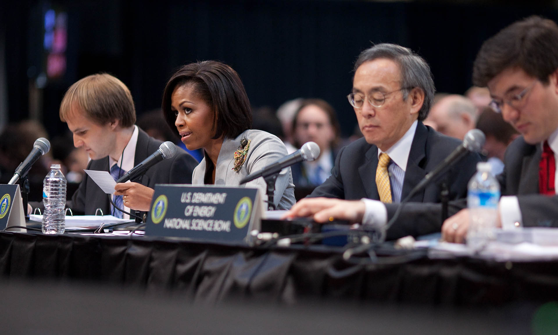 First Lady Michelle Obama and Energy Secretary Steven Chu ask the championship round bonus point questions