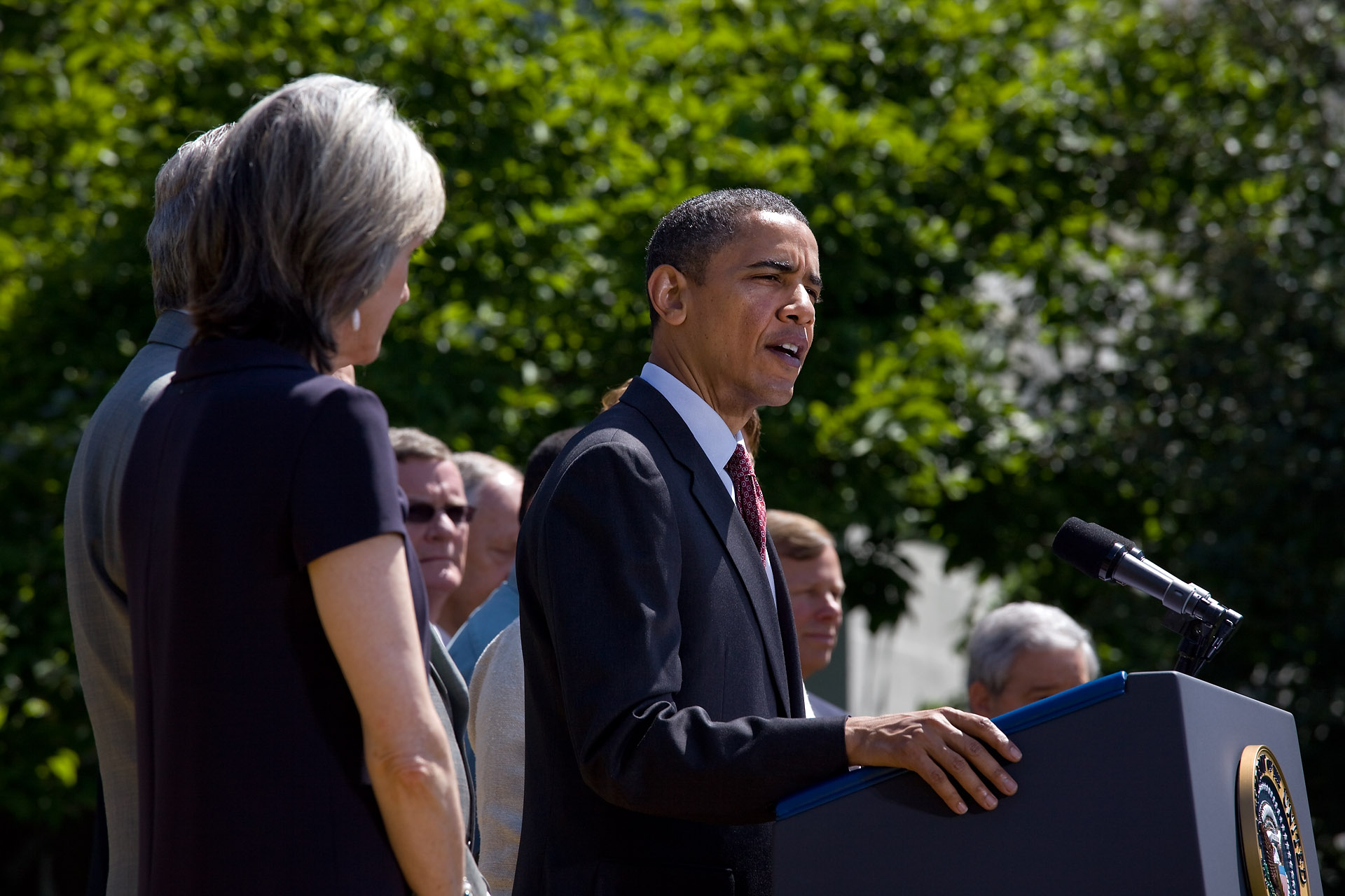 President Obama Signs Memorandom on Fuel Efficiency Standards