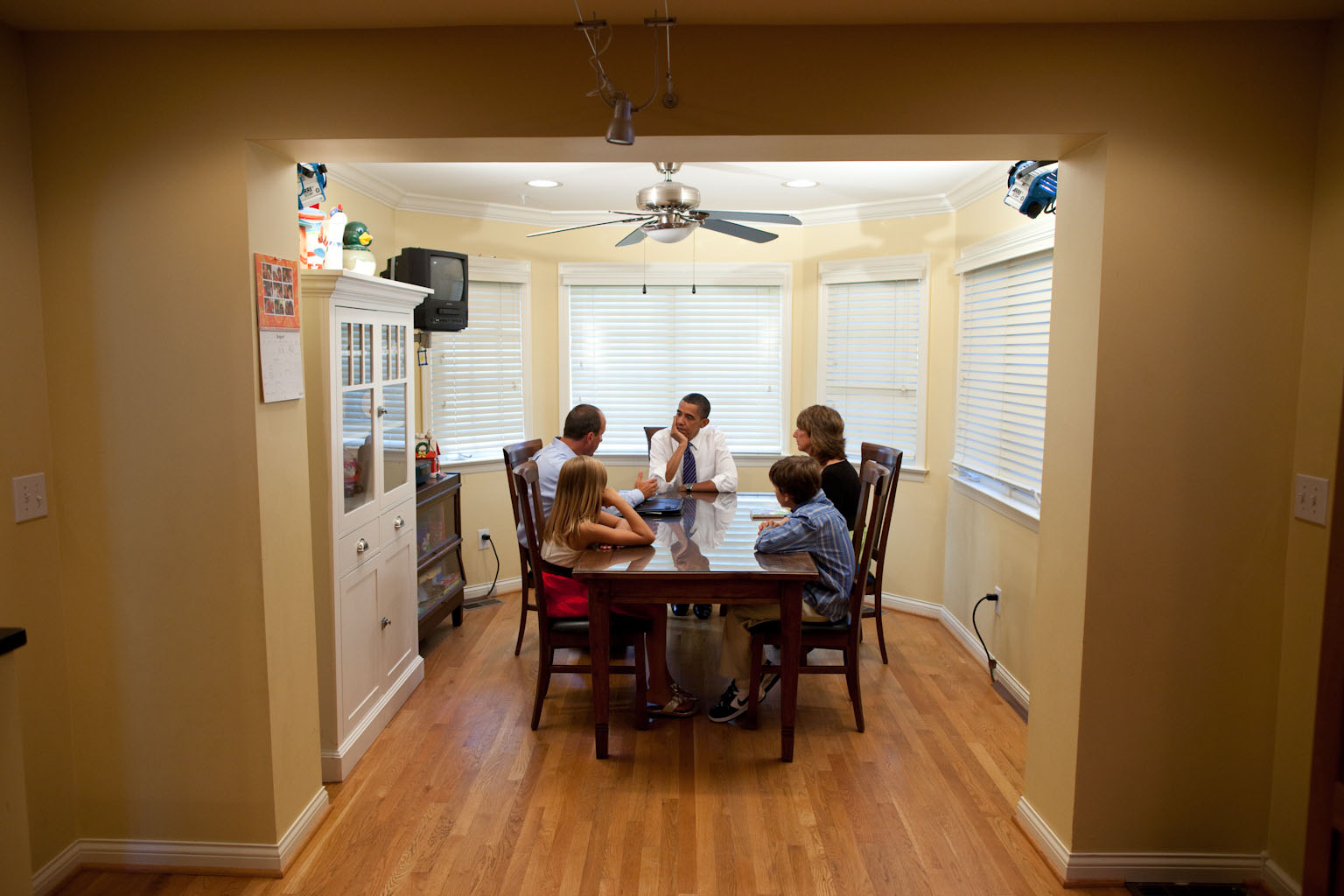 President Barack Obama talks with the Weithman family