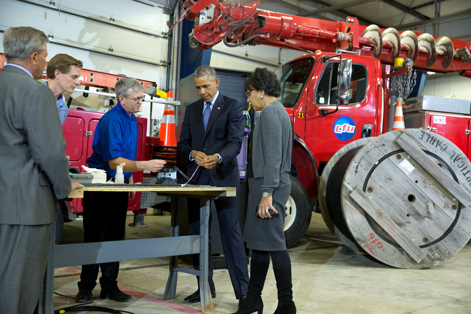 President Obama and Secretary Pritzker views demonstration of fiber optic spicing at Cedar Falls Utilities