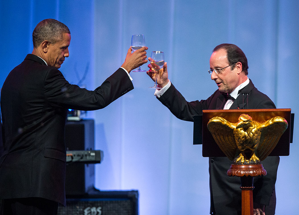 President François Hollande of France raises a toast with President Barack Obama during the State Dinner on the South Lawn