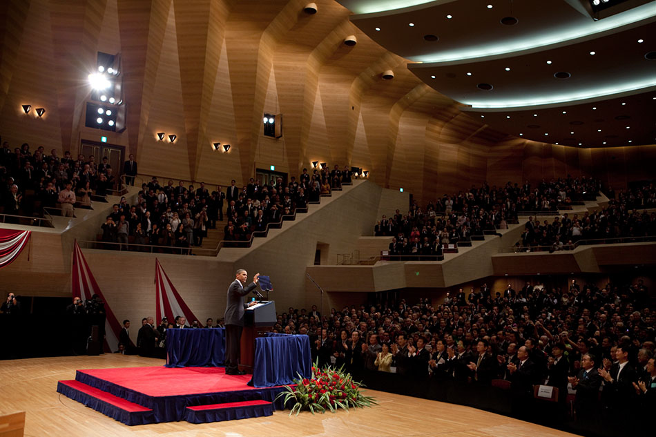 The Crowd in Suntory Hall, Tokyo