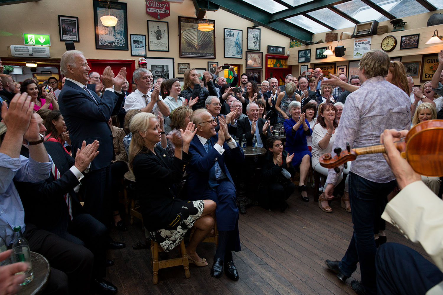 Vice President Joe Biden applauds for Irish dancers and the band the Chieftains, at Matt Malloy's pub in Westport, Ireland, June 22, 2016. (Official White House Photo by David Lienemann)